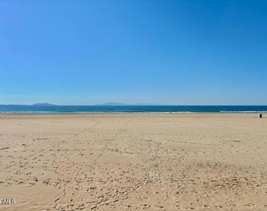 3949 Ocean Drive - Photo Thumbnail 12