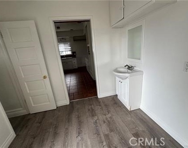 733 S San Jacinto - Photo Thumbnail 1