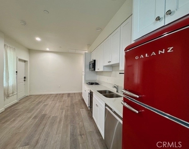 5630 Beck Avenue - Photo Thumbnail 4