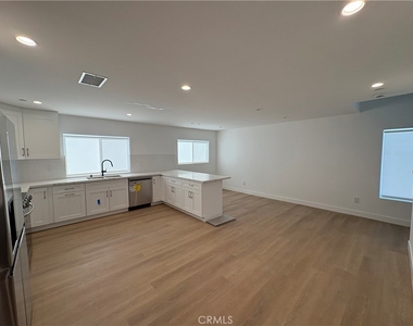 14165 Calvert Street - Photo Thumbnail 1