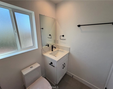 14165 Calvert Street - Photo Thumbnail 15