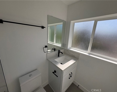 14165 Calvert Street - Photo Thumbnail 17