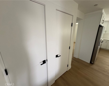 14165 Calvert Street - Photo Thumbnail 14