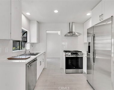 221 Acacia Lane - Photo Thumbnail 6