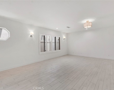 221 Acacia Lane - Photo Thumbnail 9
