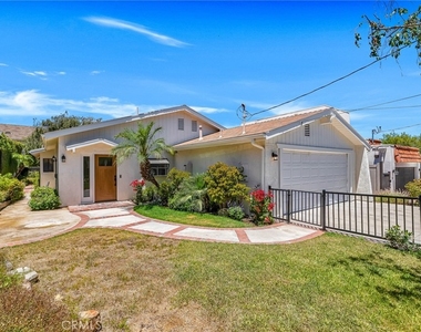 221 Acacia Lane - Photo Thumbnail 1