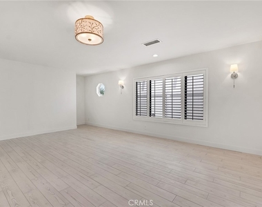 221 Acacia Lane - Photo Thumbnail 12