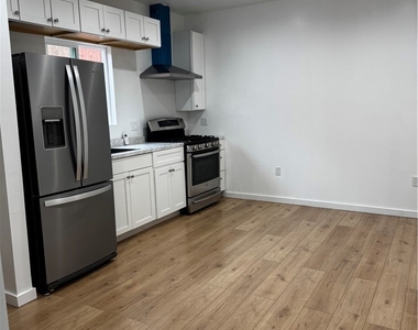 9431 Nagle Avenue - Photo Thumbnail 4
