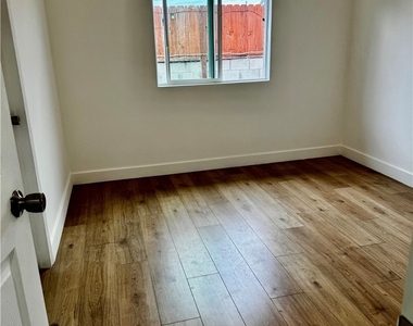 9431 Nagle Avenue - Photo Thumbnail 2