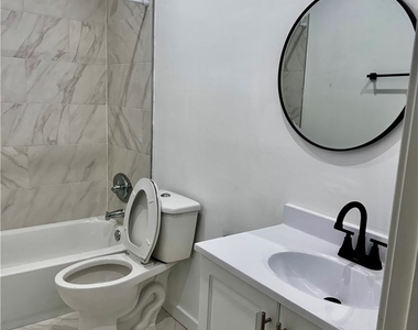 9431 Nagle Avenue - Photo Thumbnail 7