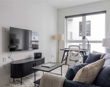 511 S Harbor - Photo Thumbnail 5