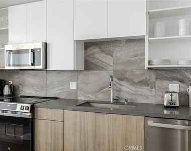 511 S Harbor - Photo Thumbnail 4
