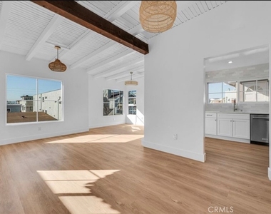 451 30th Street - Photo Thumbnail 2