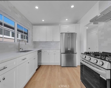 451 30th Street - Photo Thumbnail 8
