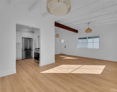 451 30th Street - Photo Thumbnail 4