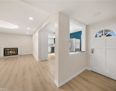 912 W Hill - Photo Thumbnail 4