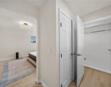 912 W Hill - Photo Thumbnail 30