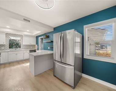 912 W Hill - Photo Thumbnail 9