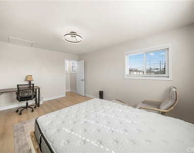 912 W Hill - Photo Thumbnail 29