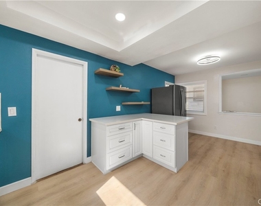 912 W Hill - Photo Thumbnail 11