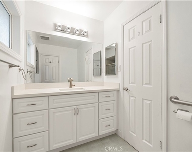 912 W Hill - Photo Thumbnail 21