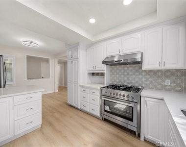 912 W Hill - Photo Thumbnail 10