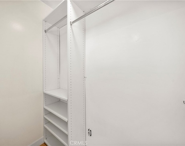 912 W Hill - Photo Thumbnail 32