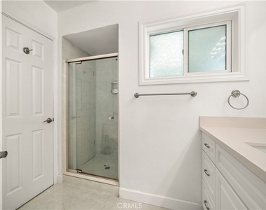 912 W Hill - Photo Thumbnail 22