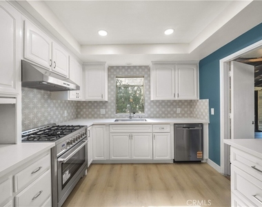 912 W Hill - Photo Thumbnail 8