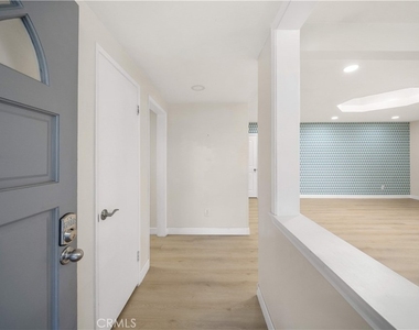 912 W Hill - Photo Thumbnail 3