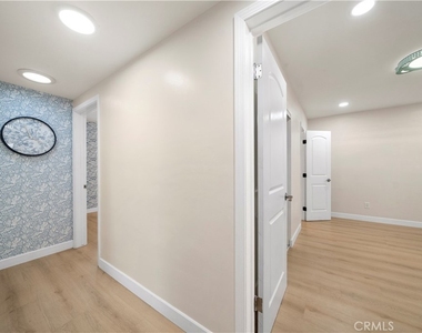 912 W Hill - Photo Thumbnail 12