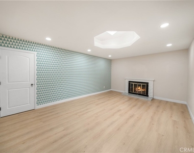 912 W Hill - Photo Thumbnail 5