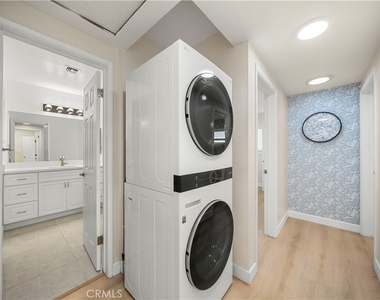 912 W Hill - Photo Thumbnail 16