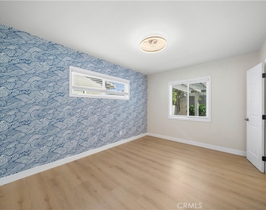 912 W Hill - Photo Thumbnail 17