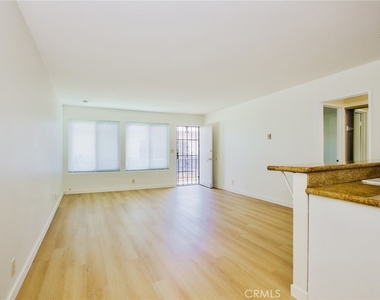 5500 Ackerfield Avenue - Photo Thumbnail 4