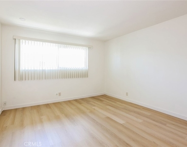 5500 Ackerfield Avenue - Photo Thumbnail 6