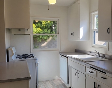 7912 1/2 Glencoe Drive - Photo Thumbnail 2