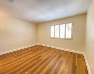1084 Jacaranda Road - Photo Thumbnail 10