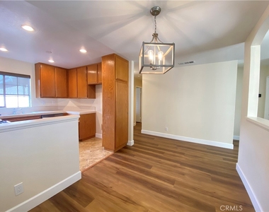 1084 Jacaranda Road - Photo Thumbnail 2
