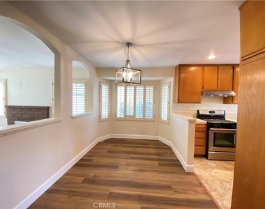 1084 Jacaranda Road - Photo Thumbnail 3