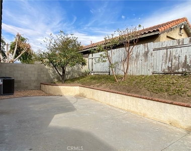 1084 Jacaranda Road - Photo Thumbnail 17