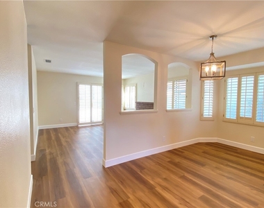 1084 Jacaranda Road - Photo Thumbnail 5