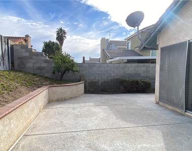 1084 Jacaranda Road - Photo Thumbnail 16