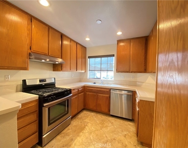 1084 Jacaranda Road - Photo Thumbnail 4