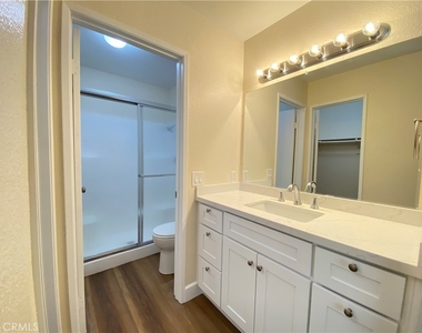 1084 Jacaranda Road - Photo Thumbnail 12