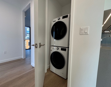 527 Grand Avenue - Photo Thumbnail 6