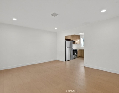 6661 1/2 Beck Avenue - Photo Thumbnail 2