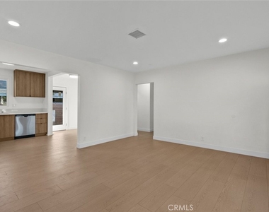 6661 1/2 Beck Avenue - Photo Thumbnail 5