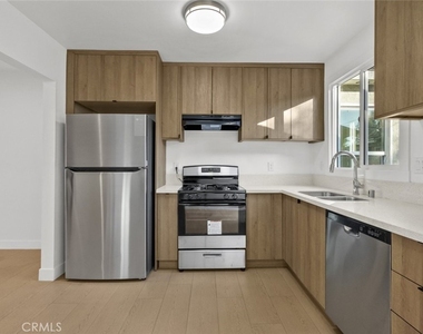 6661 1/2 Beck Avenue - Photo Thumbnail 9
