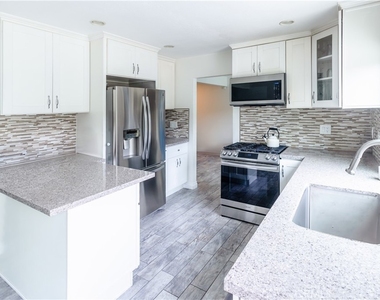 11144 Jerry Place - Photo Thumbnail 4